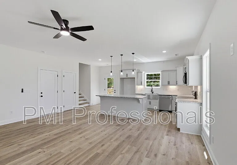 408 Legions Ct — Photo 12