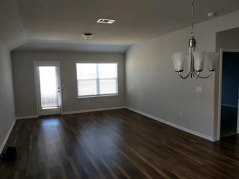 109 Schuster Ct — Photo 4