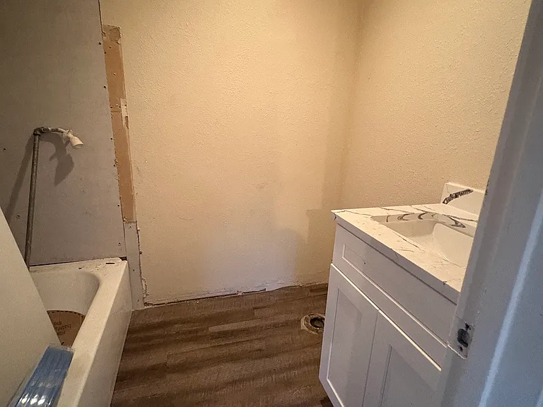 706 Redstone St — Photo 8