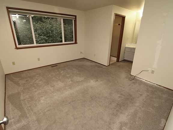 5th image of 10852 35th Ave SW