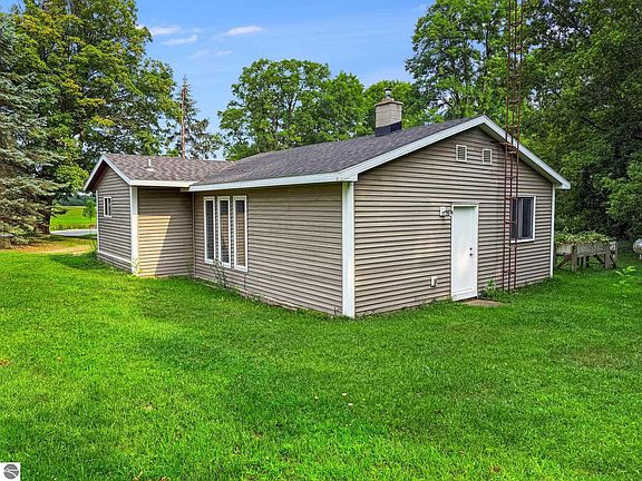 4th image of 9010 Edgar Rd