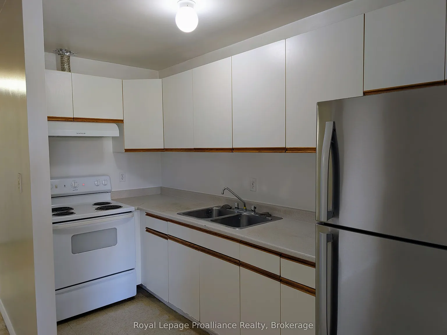 2 bed, $1,300 — Photo 2