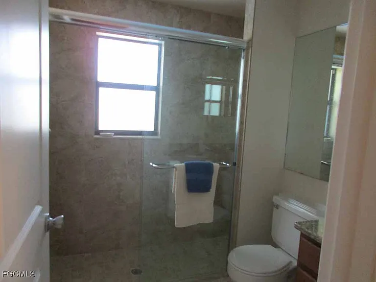 1510 SE 11th Pl — Photo 10