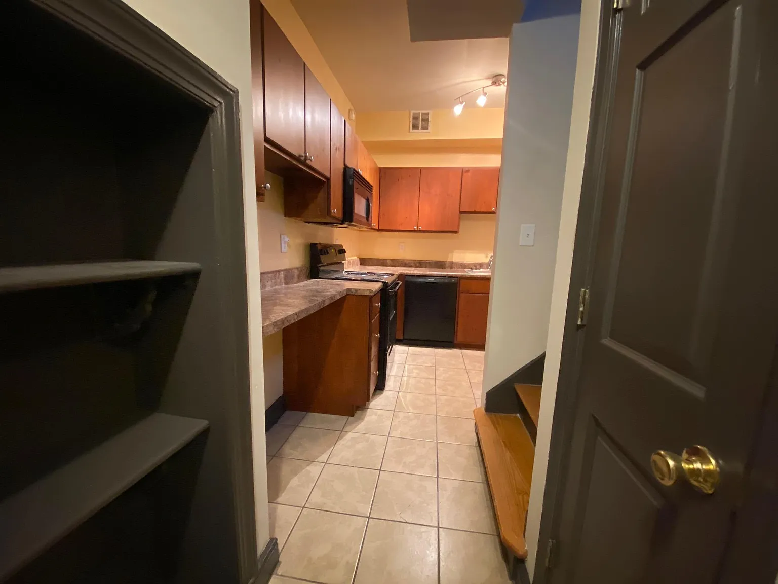 2 bed, 1000 sqft, $1,225 — Photo 4