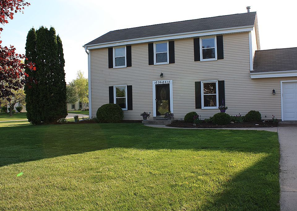 1st image of W226N2515 Oakwood Ln