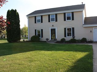 W226N2515 Oakwood Ln, Waukesha, WI 53186