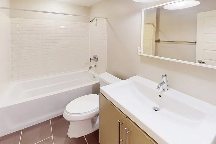 Melrose Apartments — Photo 41
