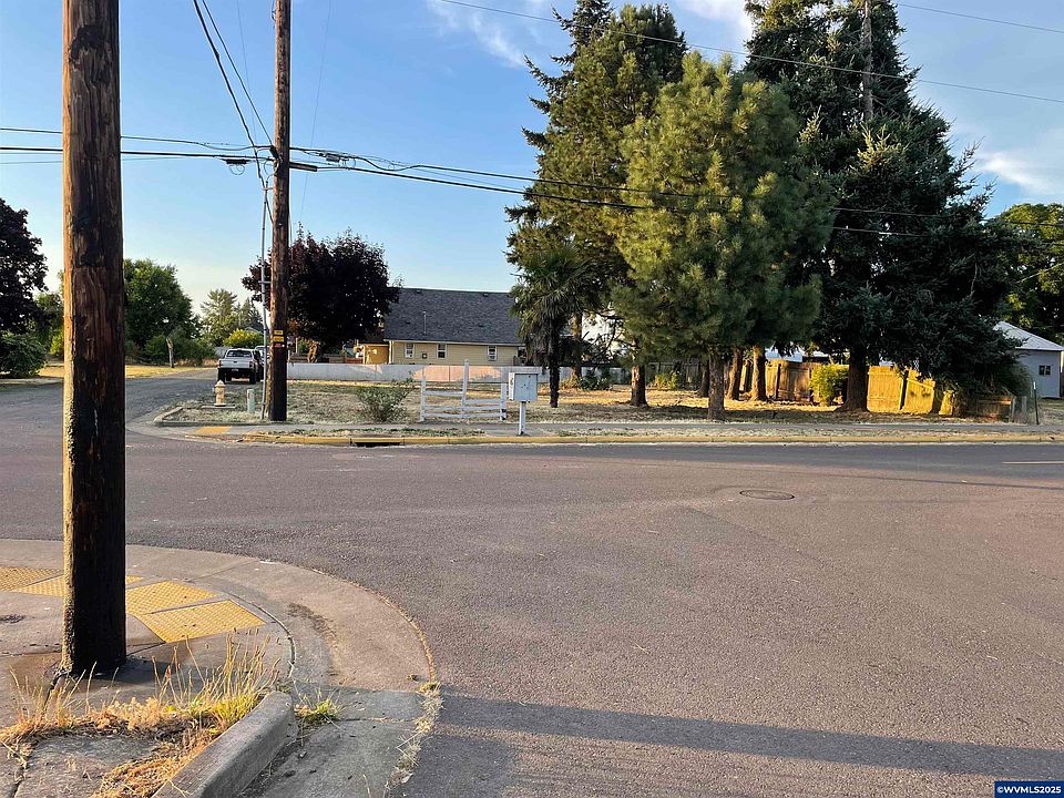 2nd image of 2187 Mill St