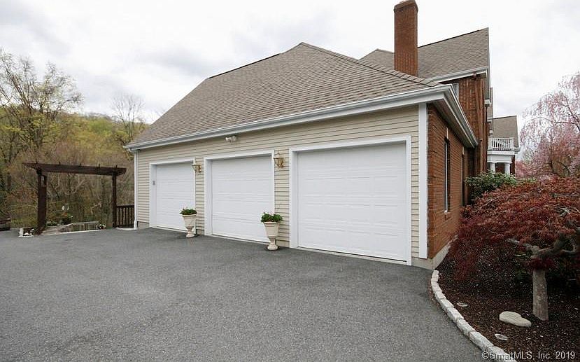 24 Laura Dr, Danbury, CT 06811 Zillow