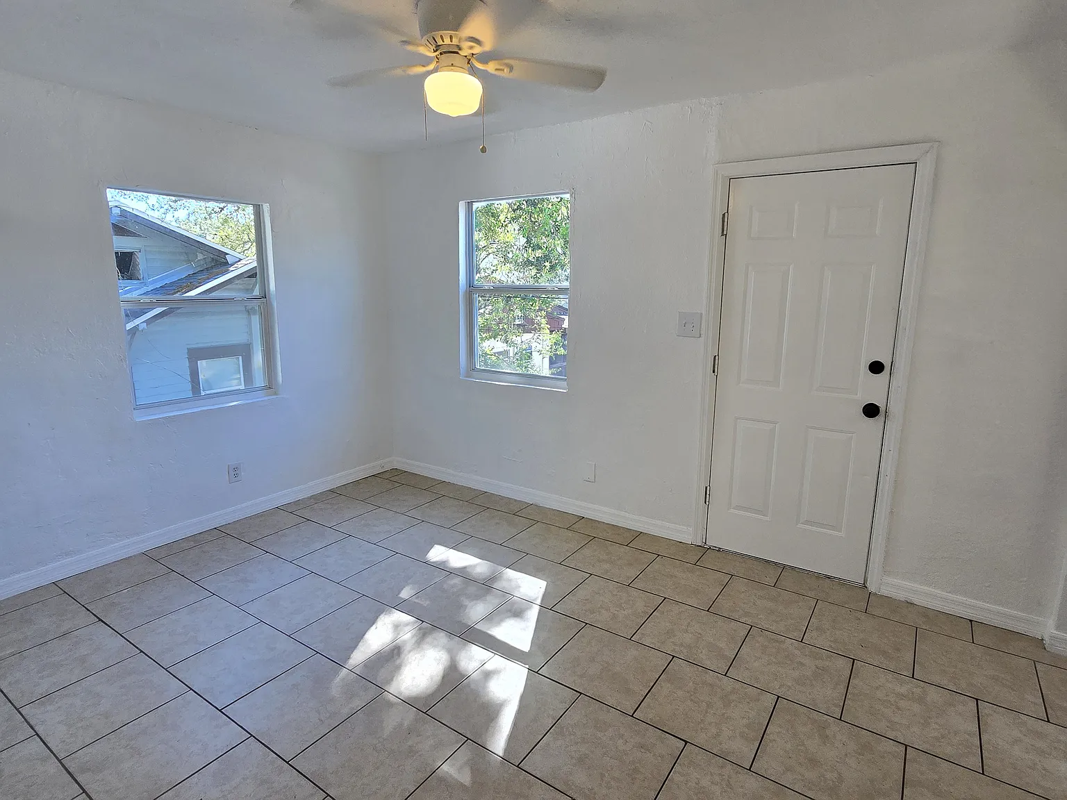 2 bed, 600 sqft, $1,295 — Photo 2