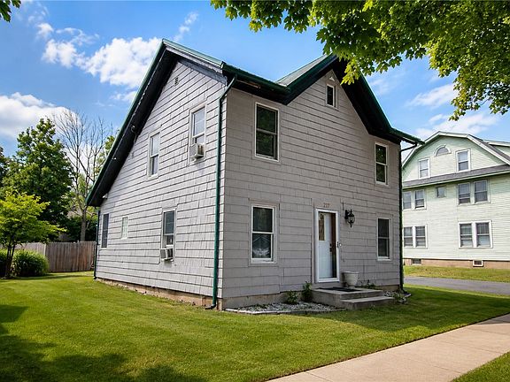 3rd image of 217 E Miller St