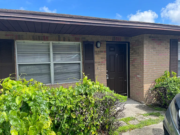 101 Lake Hunter Dr #8 — Photo 4