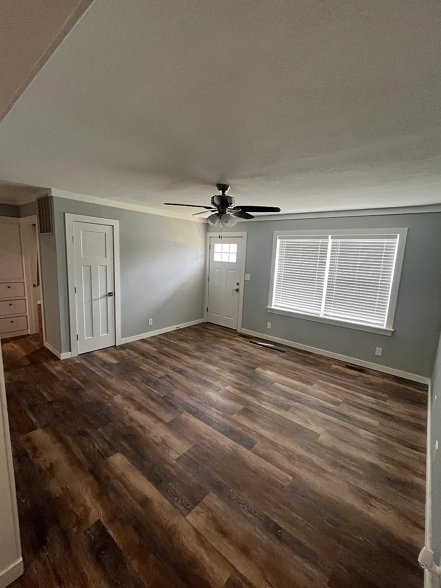 Building Photo - 4402 E Vesta Dr