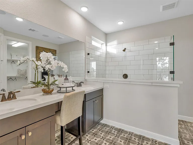 11 Shumard Oak Dr — Photo 15