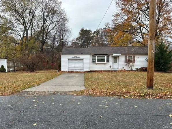 1119 Nugent Ave, Bay Shore, NY 11706