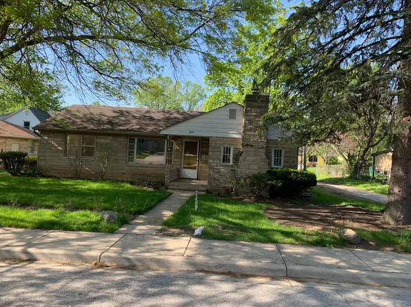 220 1st St NE, Carmel, IN 46032