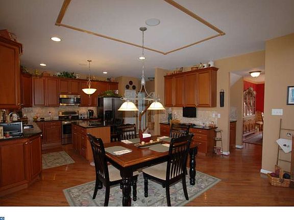 3rd image of 29 Dublin Dr