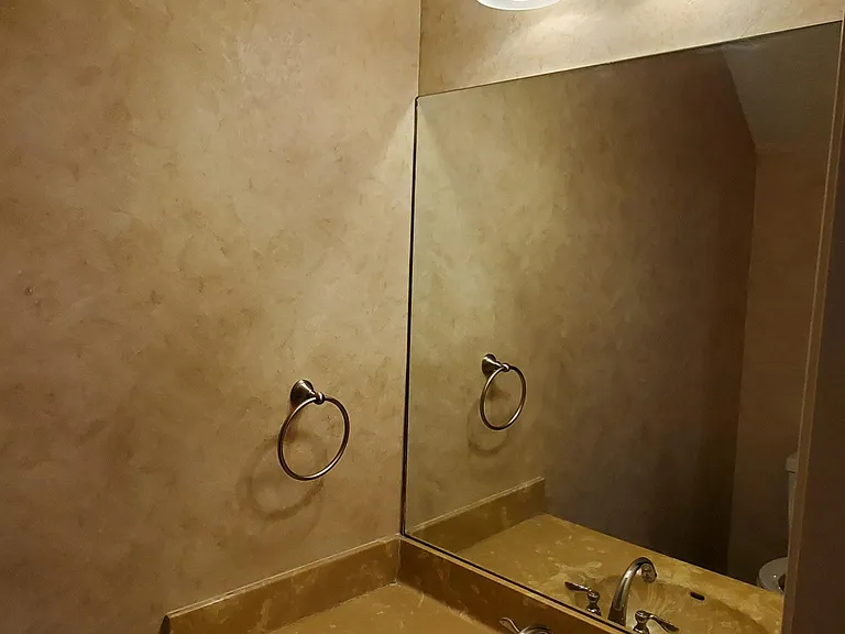 Downstairs 1/2 Bath