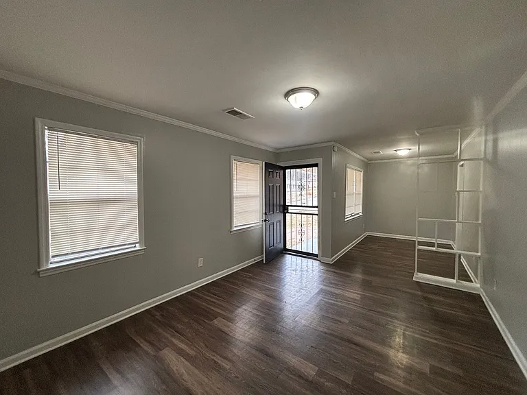 2370 Hillside Ave — Photo 6