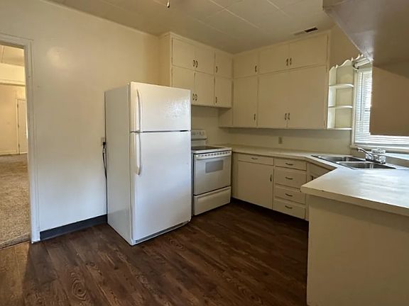 5th image of 1104 E Lakeside Ave