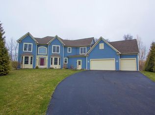 9 Rosewalk Ln, Fairport, NY 14450