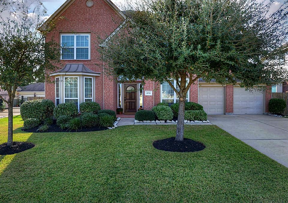 1st image of 15711 Country Park Way