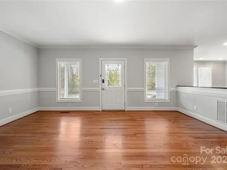 2545 Rea Rd — Photo 24