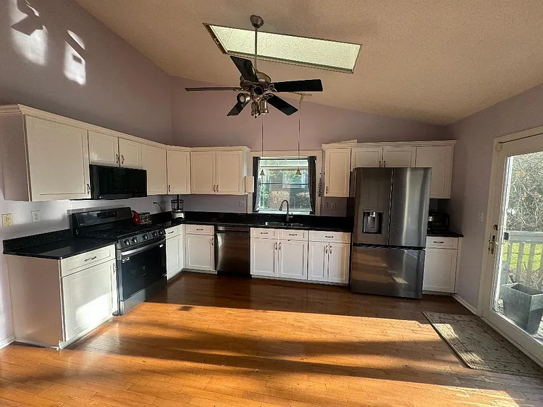 18 E Countryside Dr — Photo 10