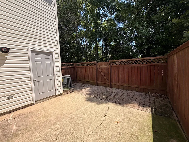 301 Wrought Iron Bnd — Photo 30
