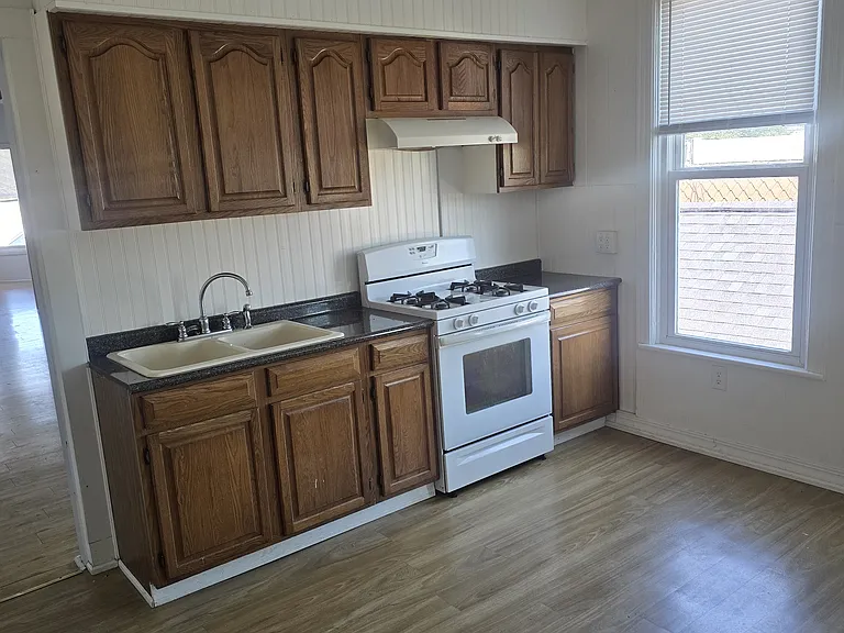 136 Congress St #3 — Photo 1