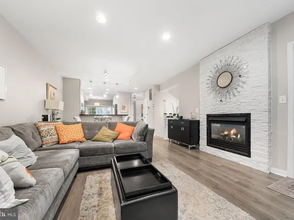 8850 Ashgrove House Ln APT 101, Vienna, VA 22182