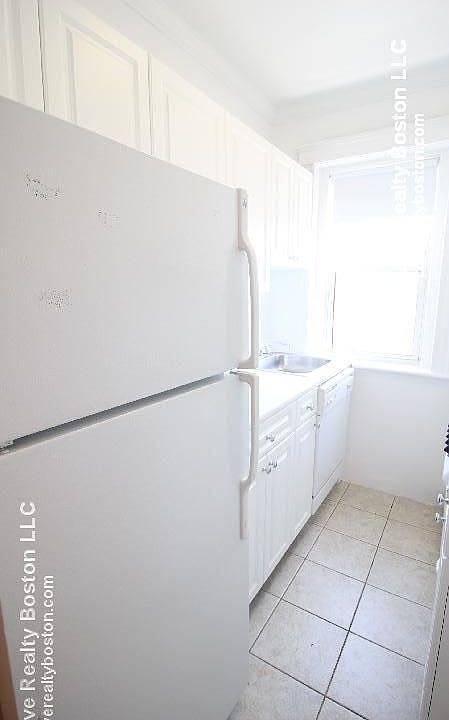 2nd image of 21 Wendell St APT 17R