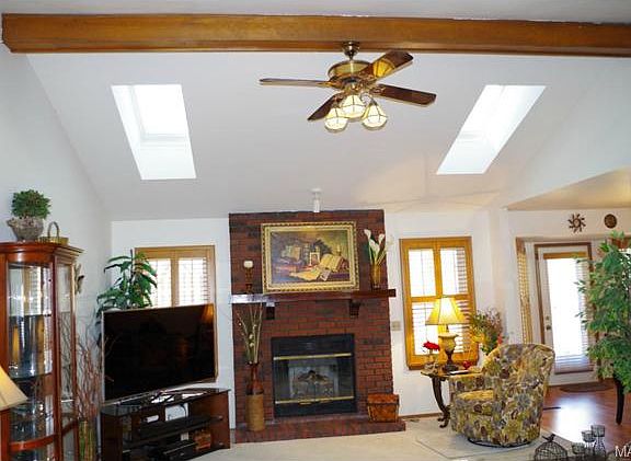 3rd image of 59 Fleurie Dr