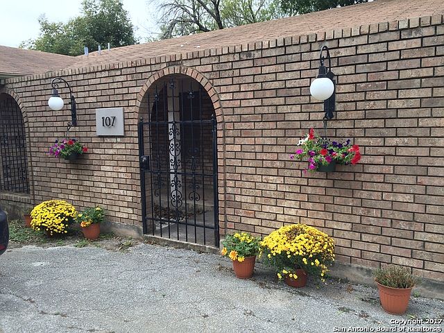 1st image of 107 Gladiola Ln