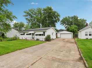 571 Maplewood Ave, Sheffield Lake, OH 44054