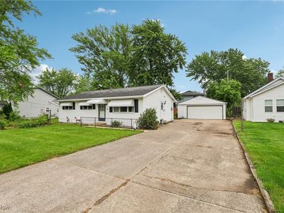 571 Maplewood Ave, Sheffield Lake, OH, 44054