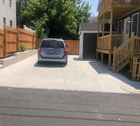 5th image of 301 Manton Ave #2