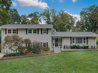 2903 New Hanover Dr, Greensboro, NC 27408