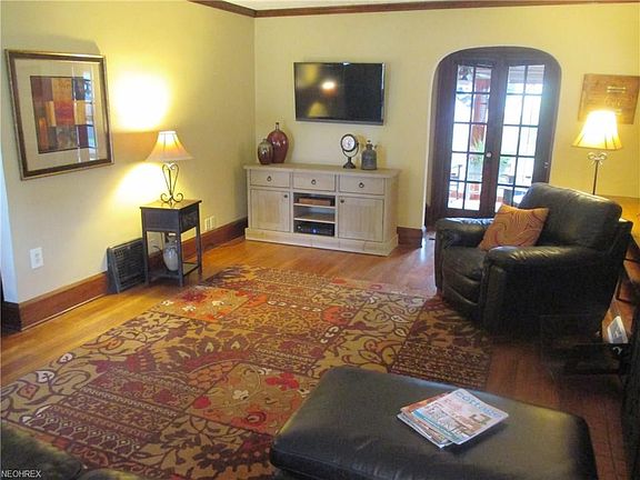 5th image of 331 Denison Ave