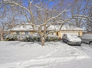 402 W Hackberry Dr, Arlington Heights, IL 60004