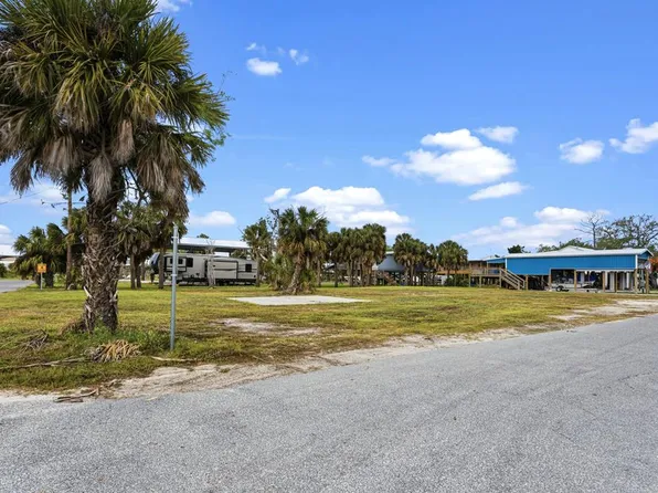 58 W 10th Ave, Horseshoe Beach, FL 32648