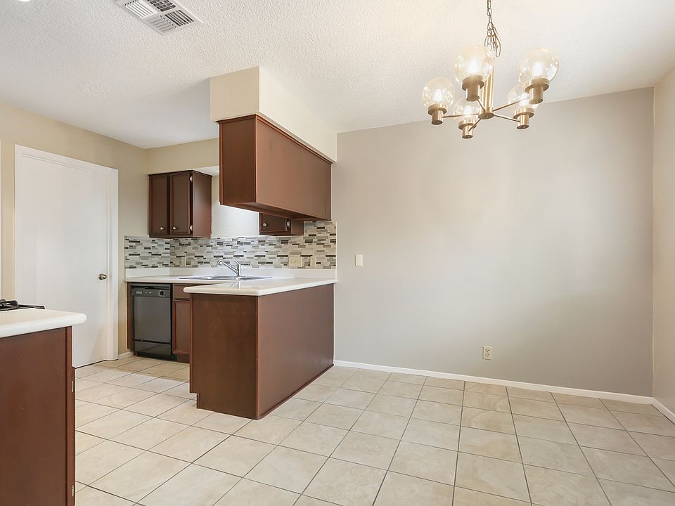 Dining/Kitchen