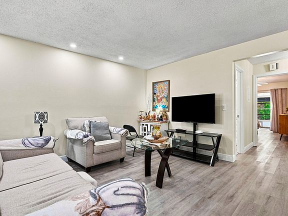 4th image of 912 Savannas Point Drive Apt b