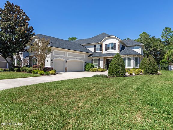 3rd image of 1016 W DORCHESTER Drive