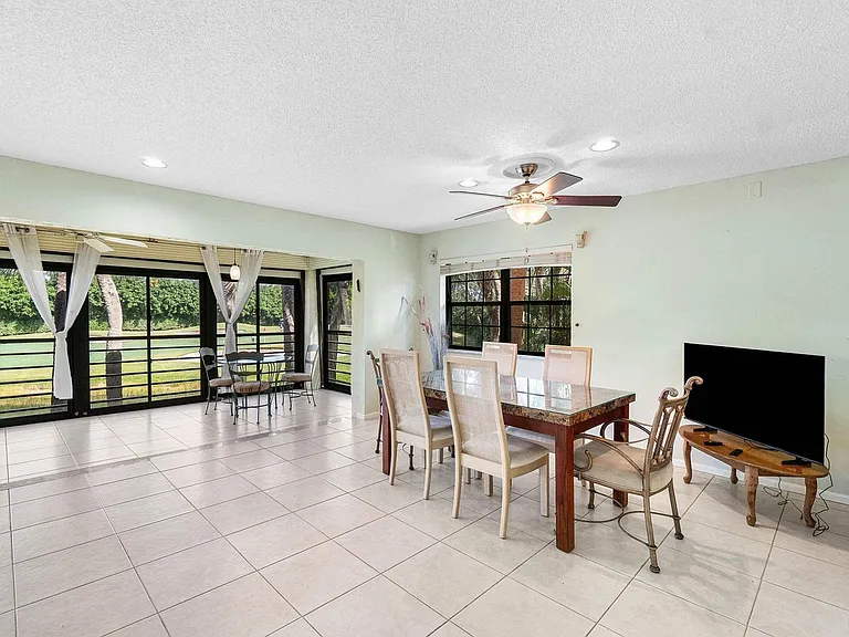 6446 Aspen Glen Cir #6446 — Photo 35