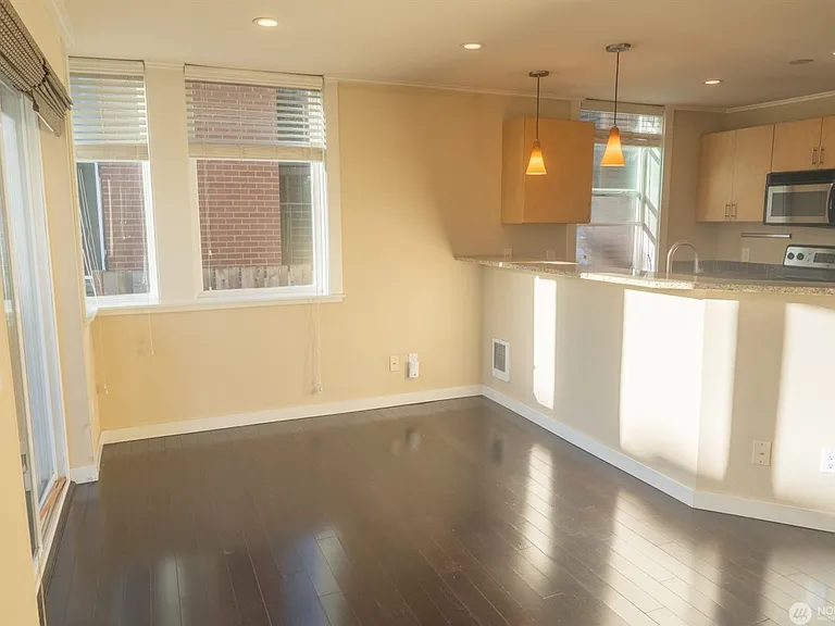 626 4th Ave W #201 — Photo 3