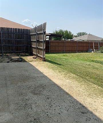 3rd image of 1416 Laurel Hall Ln