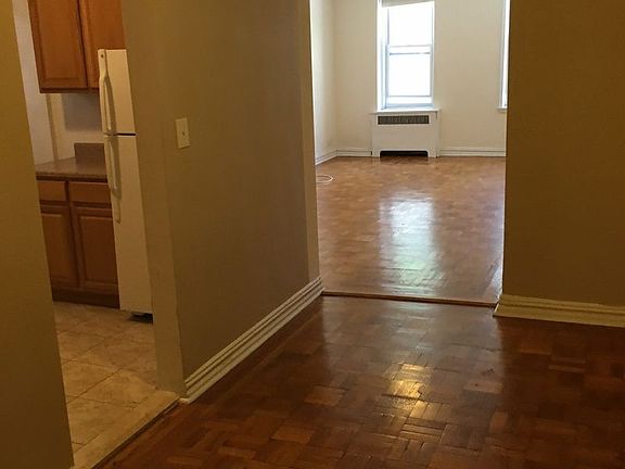 4th image of 739 W 186th St APT 1E