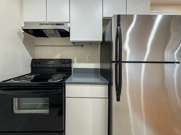 924 Metropolitan Avenue image 7 of 36