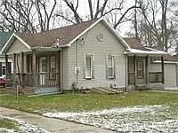 537 E Bond St photo 1